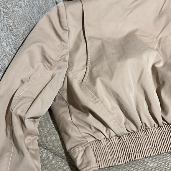 Zara Tan Utility Jacket with Notched Lapel and Structured Shoulders - Picture 3 of 8